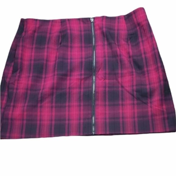 Torrid Reddish Pink & Black Plaid Skirt - Picture 2 of 6